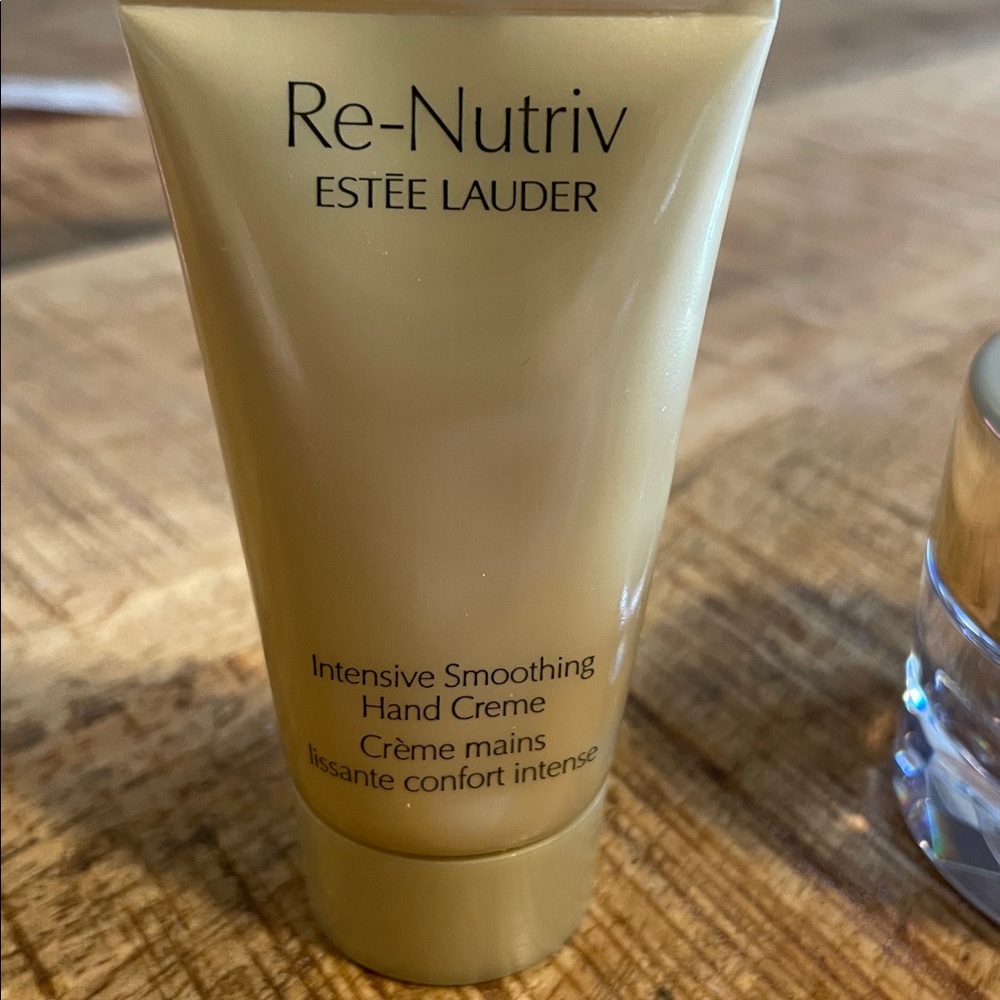 Estee Lauder Re-Nutriv Ultimate Diamond Cream AND Intensive Smoothing Hand Creme - Picture 4 of 6